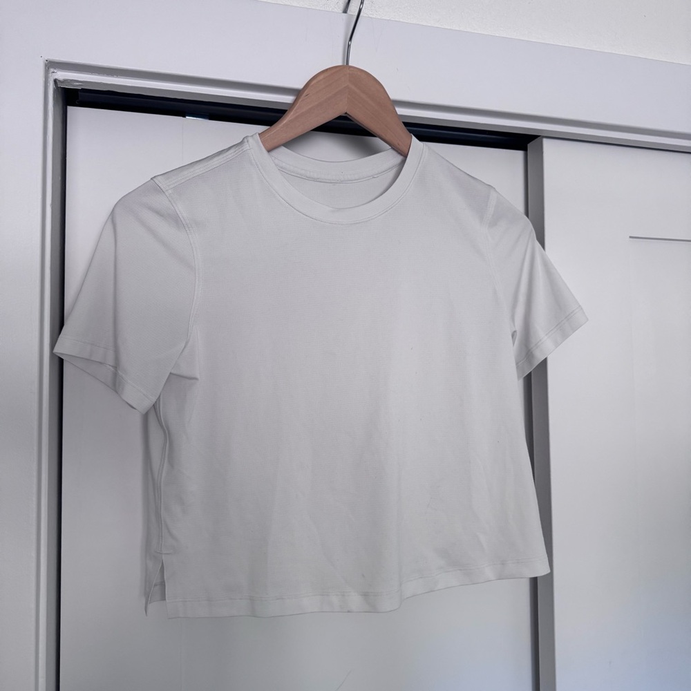 lululemon athletica‎ White Cropped Tee